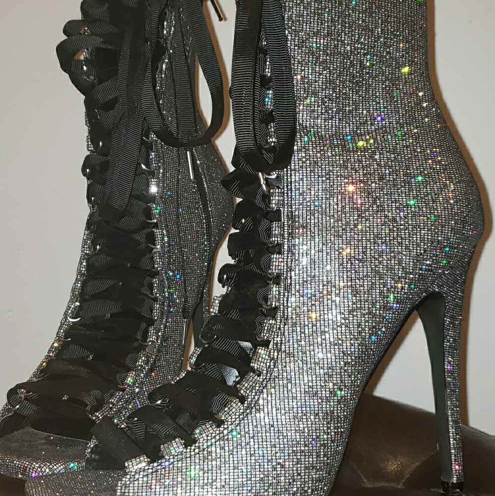 Sparkled lace Bootie